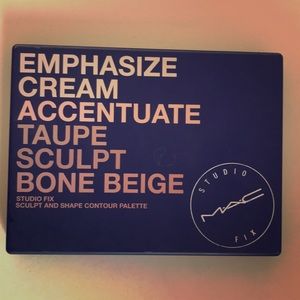 Mac contouring palette in light/medium